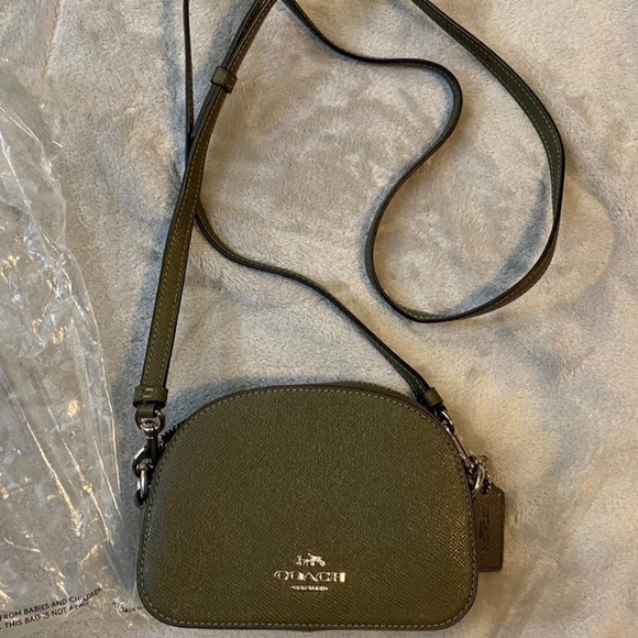 Coach Handbags - Coach Serena Crossbody Bag